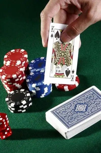 qqeee Fortune Dragon feature cards and dramatic game theme overview